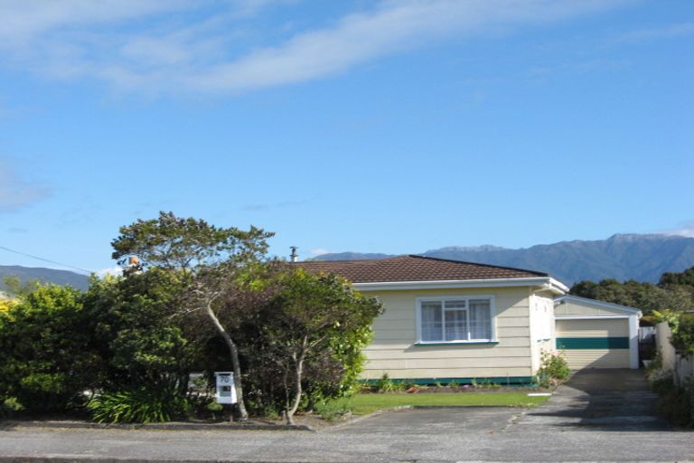 Photo of property in 70 Brougham Street, Westport, 7825