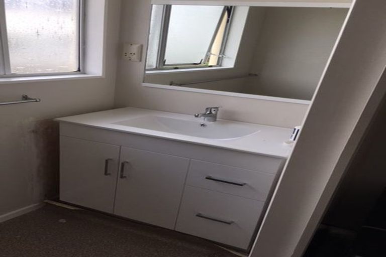 Photo of property in 24b Fitzpatrick Street, Newlands, Wellington, 6037