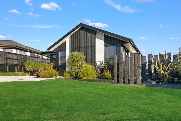 Photo of property in 318 Lakes Boulevard, Pyes Pa, Tauranga, 3112