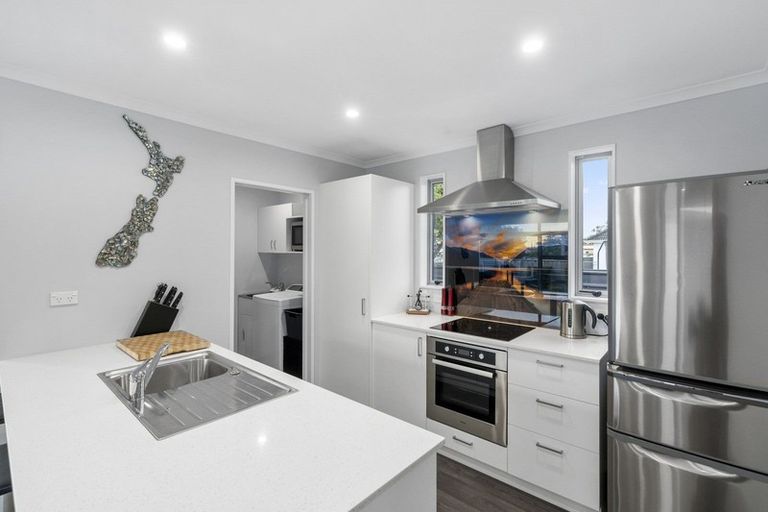 Photo of property in 58 Exeter Crescent, Takaro, Palmerston North, 4412