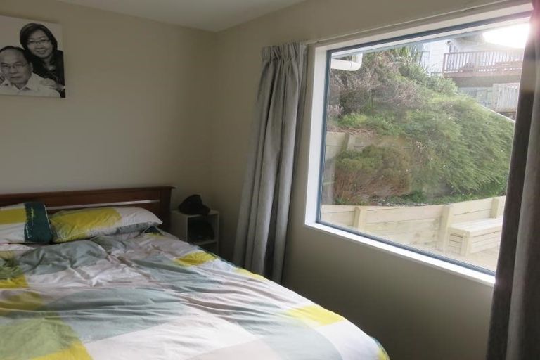 Photo of property in 23a Sunhaven Drive, Newlands, Wellington, 6037