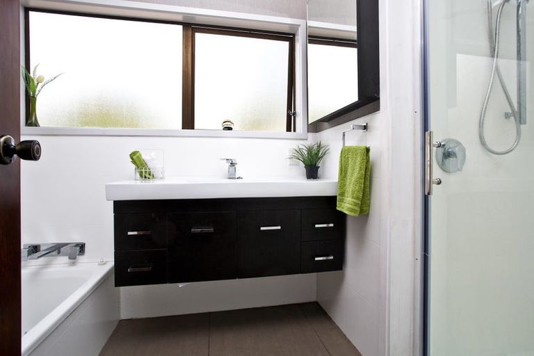 Photo of property in 5 Tadley Court, Goodwood Heights, Auckland, 2105