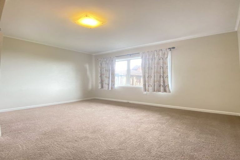 Photo of property in 26 Tawhana Crescent, Red Beach, 0932