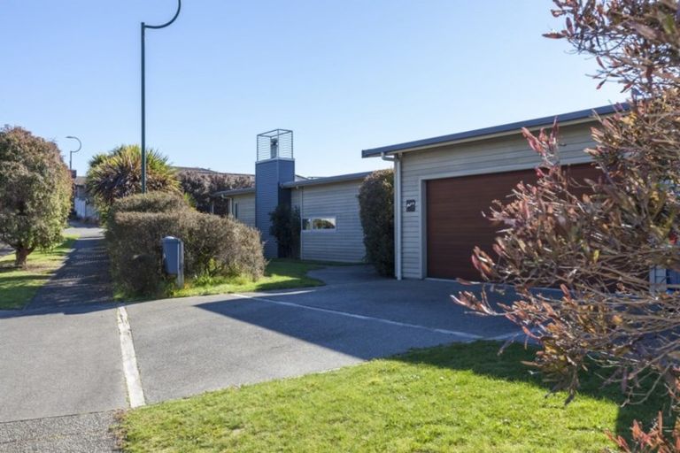 Photo of property in 2 Beckett Lane, Raumati Beach, Paraparaumu, 5032