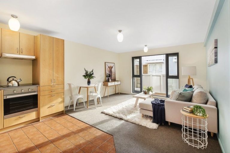 Photo of property in Pirie Street Townhouses, 35u2 Pirie Street, Mount Victoria, Wellington, 6011