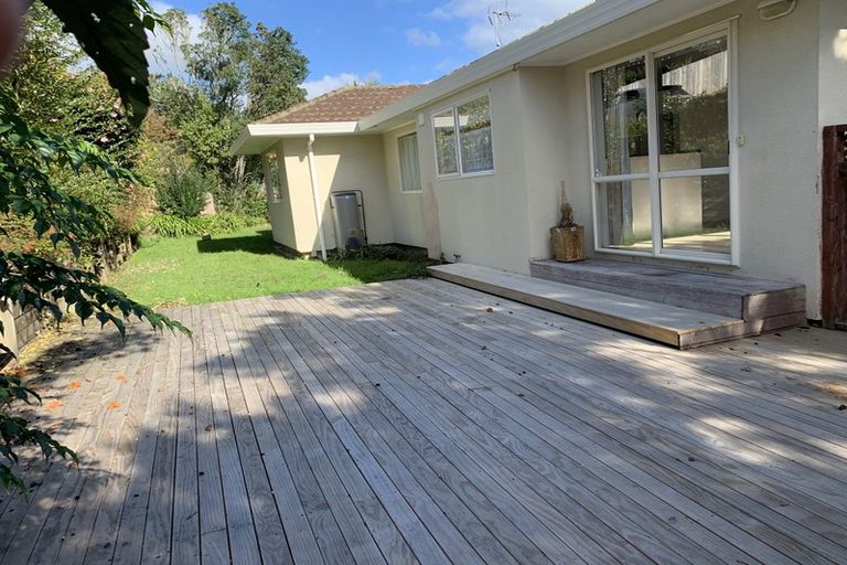 Photo of property in 16 Stephanie Close, Glenfield, Auckland, 0629