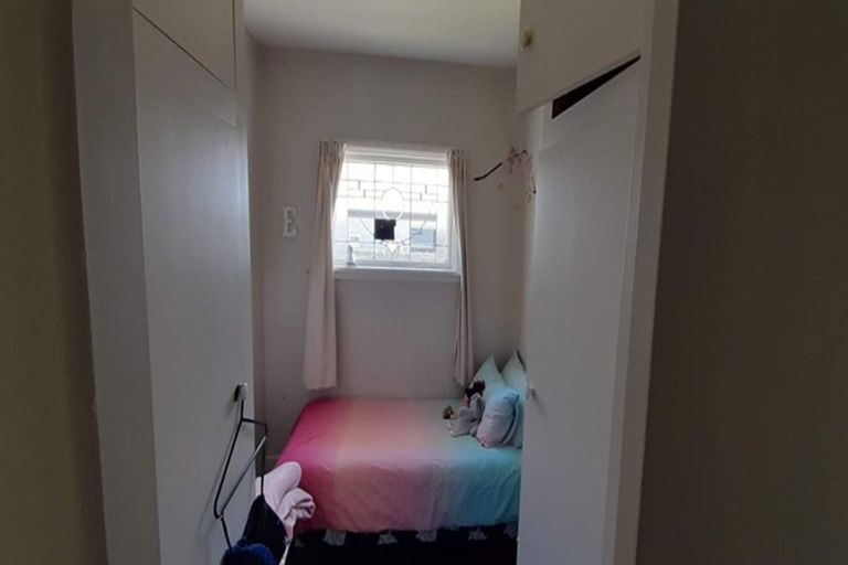 Photo of property in 209 Centaurus Road, Saint Martins, Christchurch, 8022