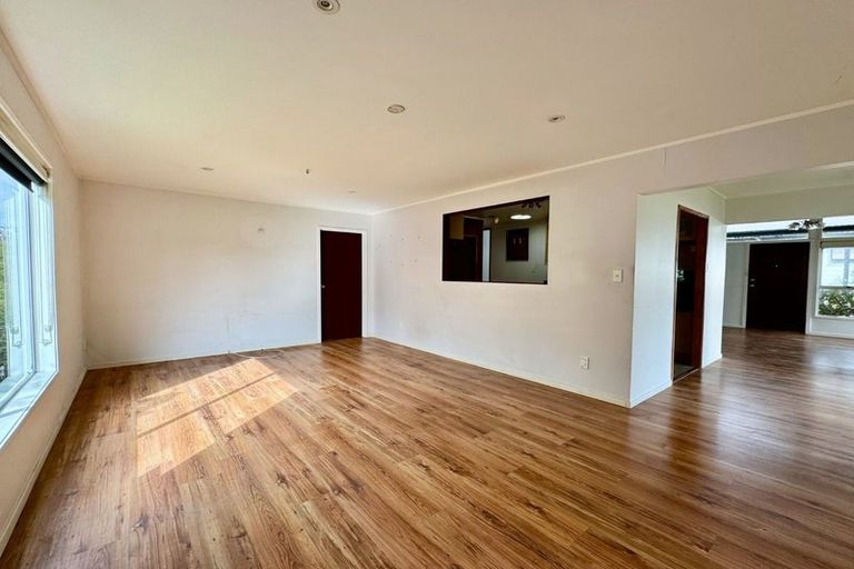 Photo of property in 49 Rosewarne Crescent, Glendene, Auckland, 0602