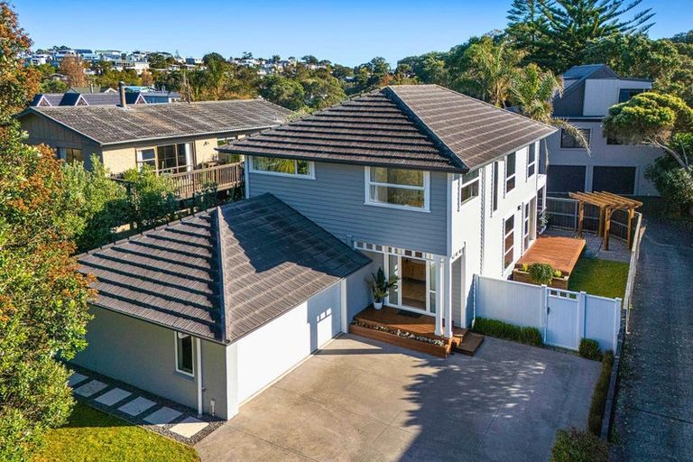 Photo of property in 63a Walton Street, Red Beach, 0932