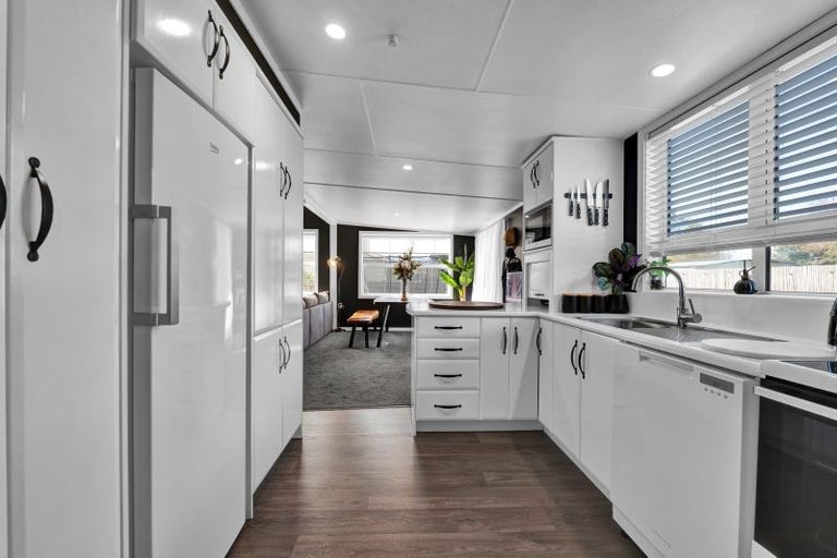 Photo of property in 19 Rosalind Street, Stratford, 4332