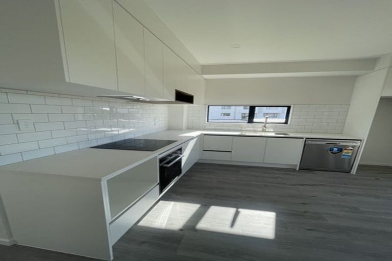 Photo of property in 2/39 Dale Crescent, Pakuranga, Auckland, 2010