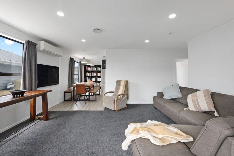 Photo of property in 6 Hamblyn Place, Ranui, Auckland, 0612