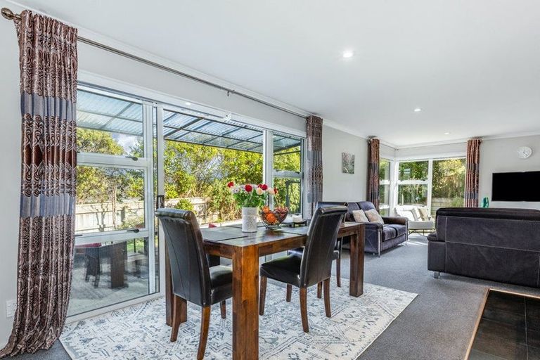 Photo of property in 62 Aotea Drive, Aotea, Porirua, 5024