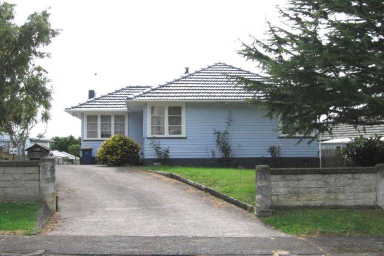 Photo of property in 14 Paton Avenue, Te Atatu South, Auckland, 0610