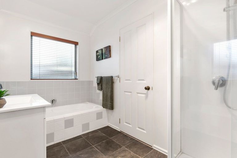 Photo of property in 210 Ngatai Road, Otumoetai, Tauranga, 3110