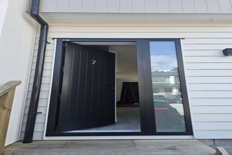 Photo of property in 7/64 Glen Road, Stokes Valley, Lower Hutt, 5019