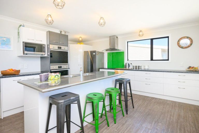 Photo of property in 17 Marine Parade South, Foxton Beach, Foxton, 4815