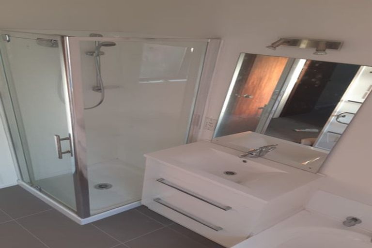 Photo of property in 3/13 Aorangi Place, Birkenhead, Auckland, 0626