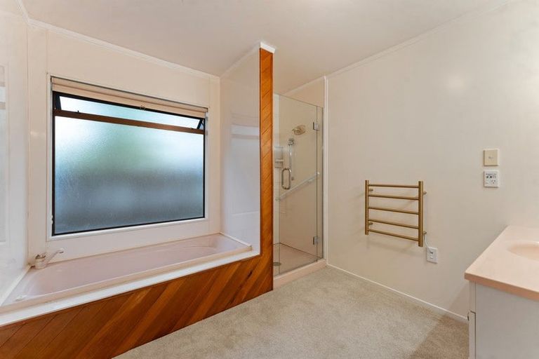Photo of property in 6a Brian Avenue, Forrest Hill, Auckland, 0620