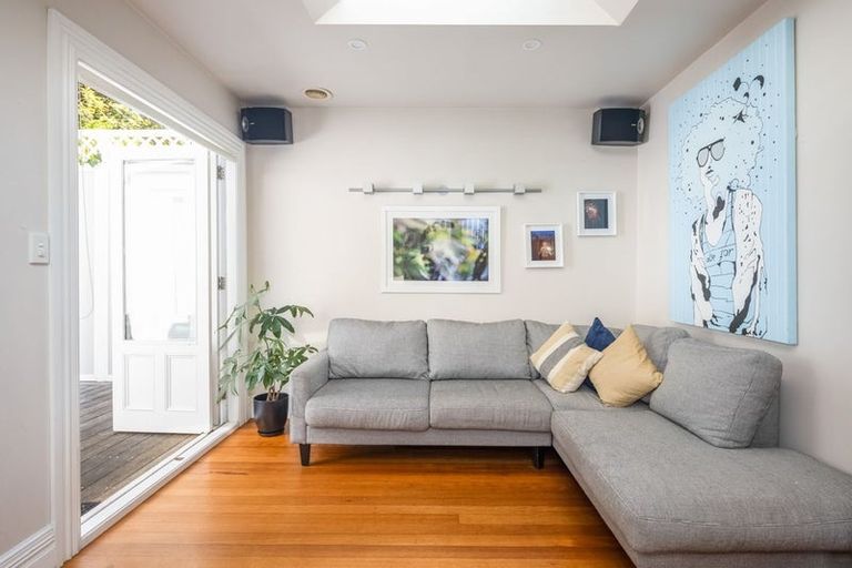Photo of property in 4 Telford Terrace, Oriental Bay, Wellington, 6011