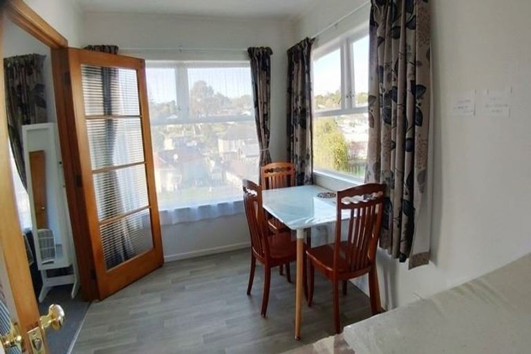 Photo of property in 33 Lingfield Street, Glenfield, Auckland, 0629