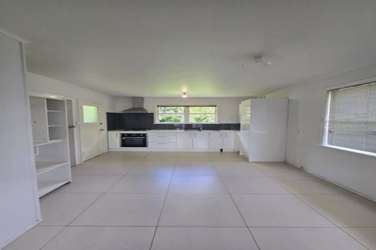 Photo of property in 151 Gossamer Drive, Pakuranga Heights, Auckland, 2010