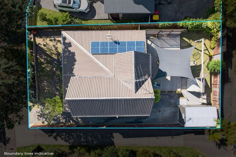 Photo of property in 2/36 Gatman Street, Birkdale, Auckland, 0626