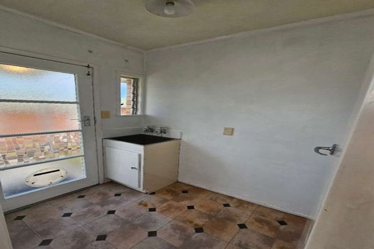 Photo of property in 1/4 Anne Road, Hillcrest, Auckland, 0627