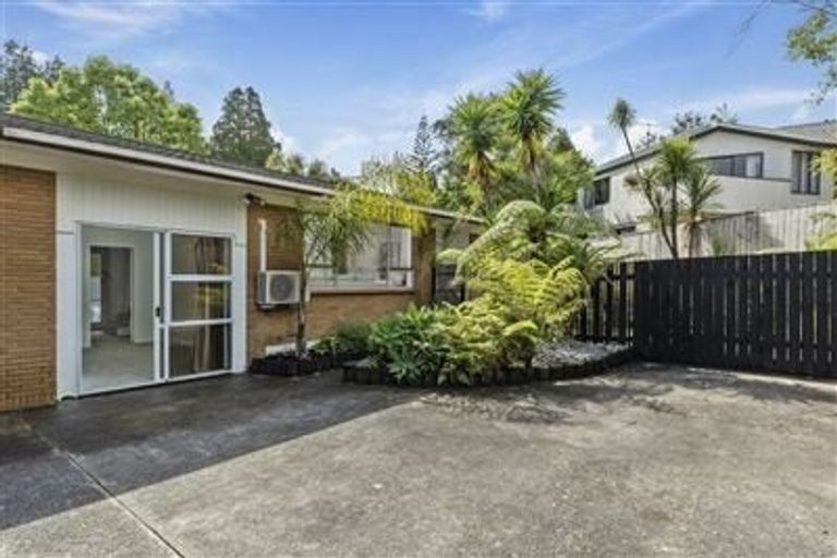 Photo of property in 2/20 Flavia Close, Torbay, Auckland, 0630