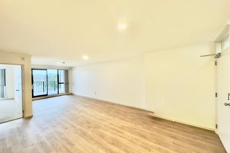 Photo of property in 12 Imperial Place, Henderson, Auckland, 0612
