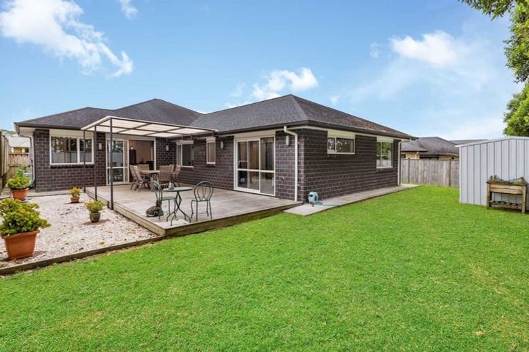 Photo of property in 11 Kilmacrennan Drive, Rosehill, Papakura, 2113