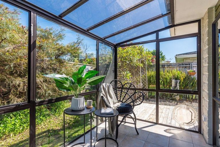 Photo of property in 29 Rosebank Grove, Waikanae, 5036