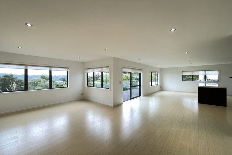 Photo of property in 114 Kittiwake Drive, Schnapper Rock, Auckland, 0632