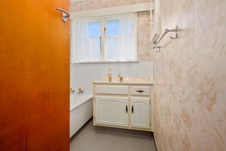 Photo of property in 14 Huia Street, Tawa, Wellington, 5028