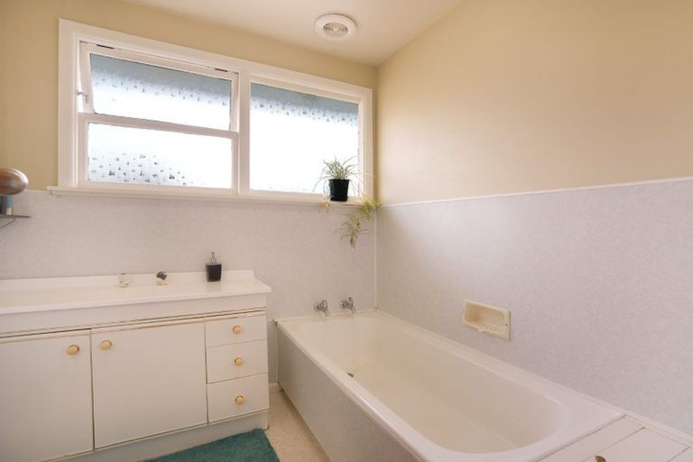 Photo of property in 24 Kent Lodge Avenue, Avonhead, Christchurch, 8042