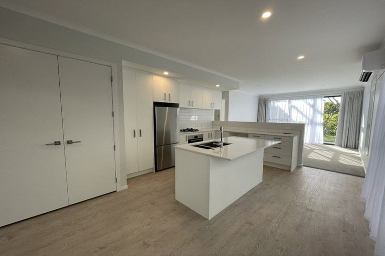 Photo of property in 18 Koreke Close, Kenepuru, Porirua, 5022