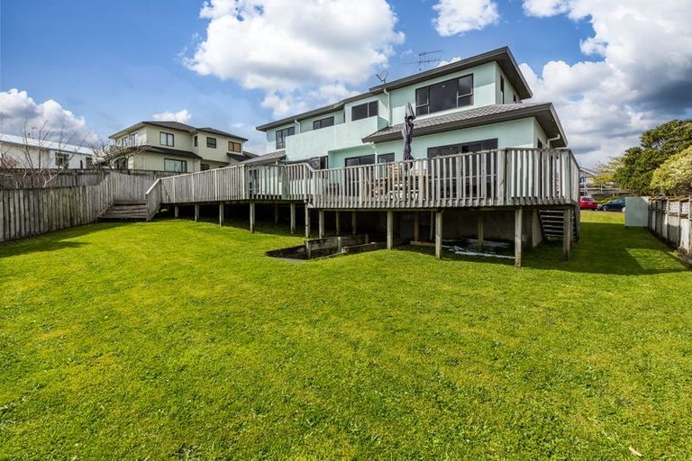 Photo of property in 31 Lanyon Place, Whitby, Porirua, 5024