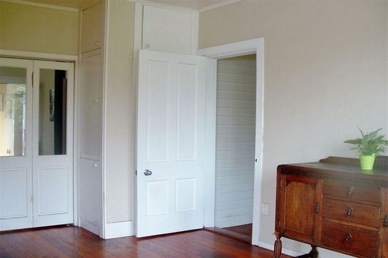 Photo of property in 10 Racecourse Road, Waiuku, 2123