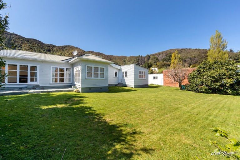 Photo of property in 38 Norton Park Avenue, Fairfield, Lower Hutt, 5011