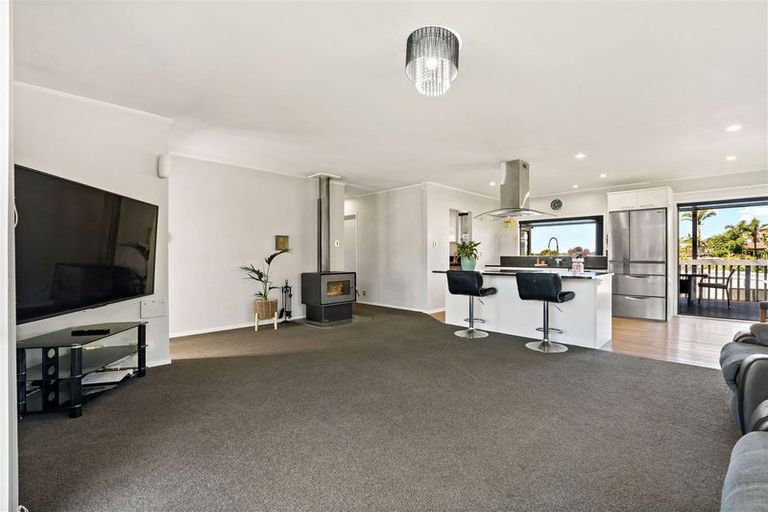 Photo of property in 3 Rehia Road, Massey, Auckland, 0614