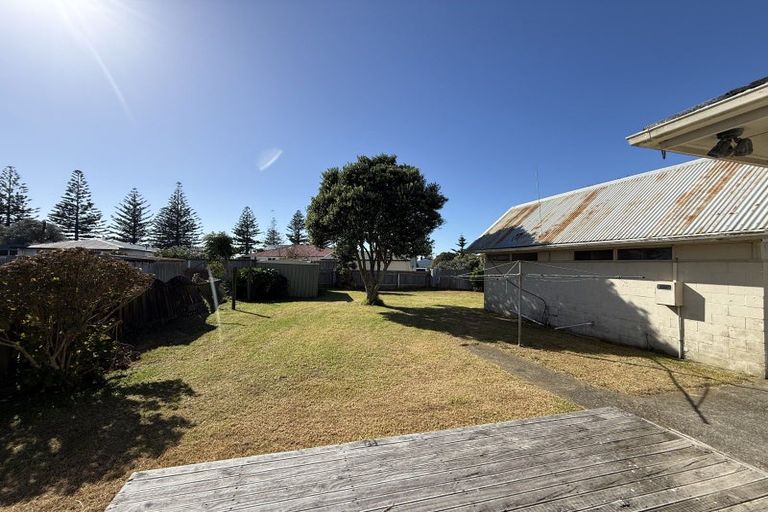 Photo of property in 25 Battiscombe Terrace, Waitara, 4320