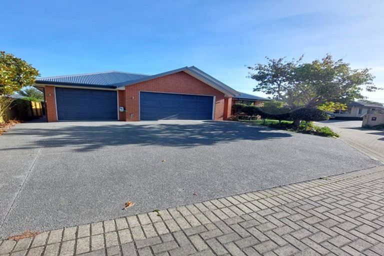 Photo of property in 28 Prebblewood Drive, Prebbleton, 7604