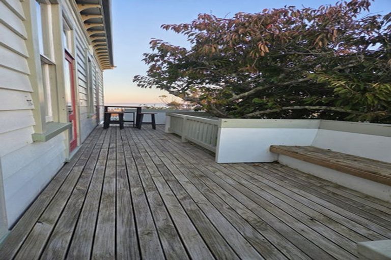 Photo of property in 3 Colenso Avenue, Hospital Hill, Napier, 4110