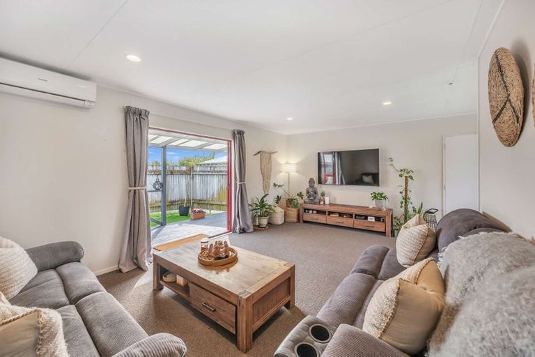 Photo of property in 43a Tait Drive, Greenmeadows, Napier, 4112