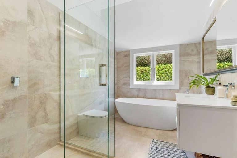 Photo of property in 21 Norwood Road, Bayswater, Auckland, 0622