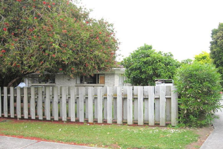 Photo of property in 2/13 Royal Arch Place, Rosehill, Papakura, 2113