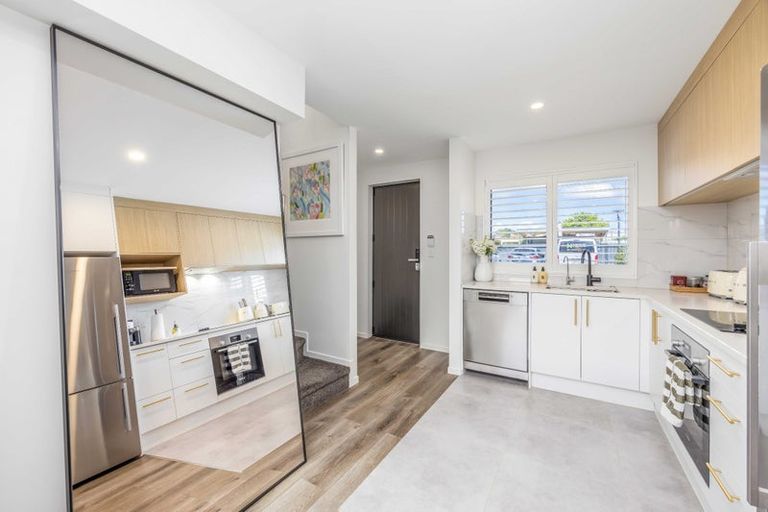 Photo of property in 9/5 Hikurangi Street, Te Atatu Peninsula, Auckland, 0610