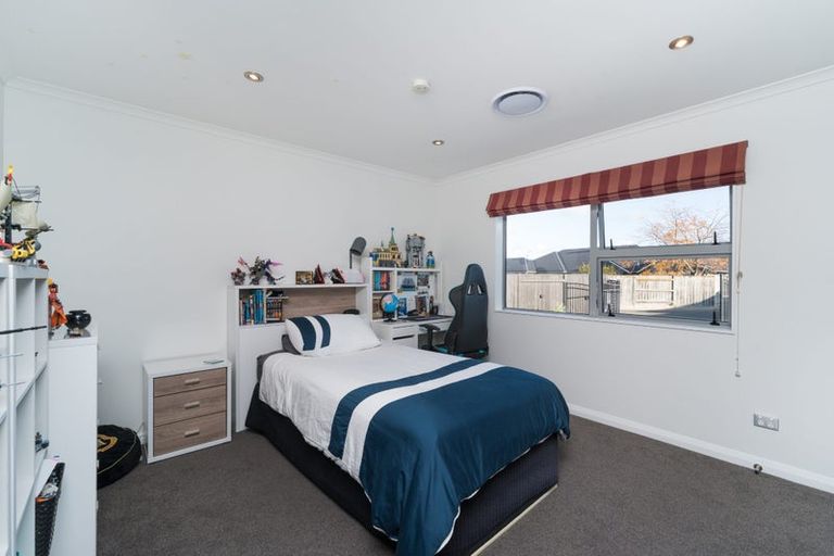 Photo of property in 26 Chestnut Close, Kelvin Grove, Palmerston North, 4414