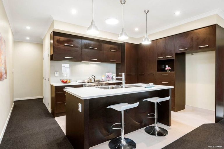 Photo of property in 17 Ohau Court, Fairview Heights, Auckland, 0632