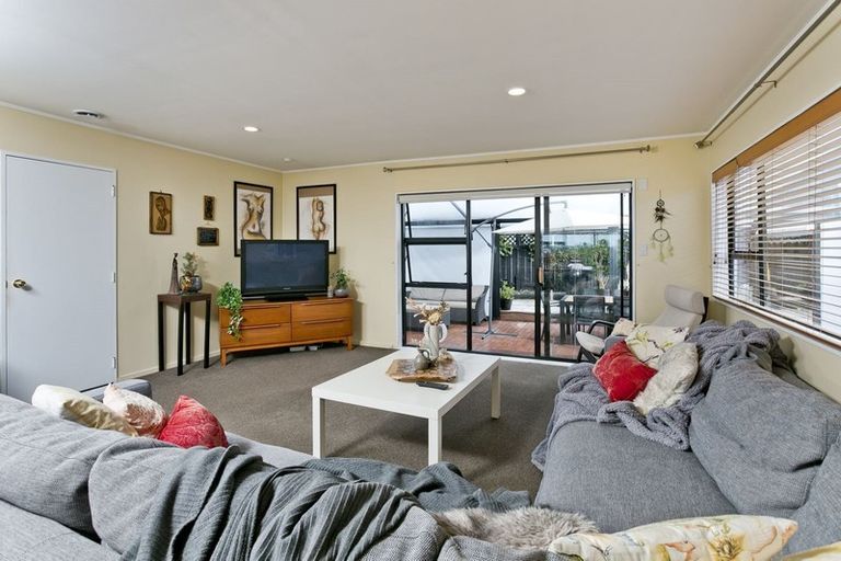 Photo of property in 1/8 City View Terrace, Birkenhead, Auckland, 0626